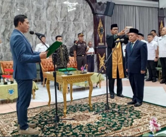 
					Bupati Muhammad Fadhil Arief Lantik Penjabat Sekda.