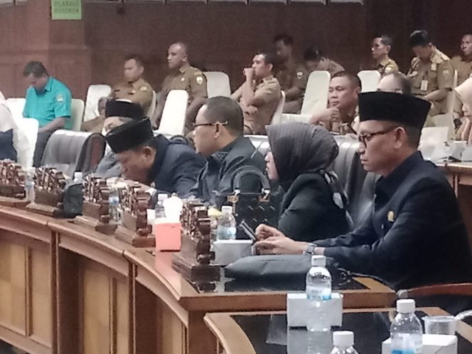 
					komisi III DPRD Muaro Jambi Turun Tangan , PT. BSU Portal Jalan