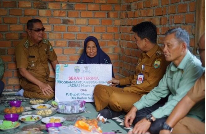 
					Pj Bupati Raden Najmi Resmikan Bedah Rumah Warga, Ini Lokasinya