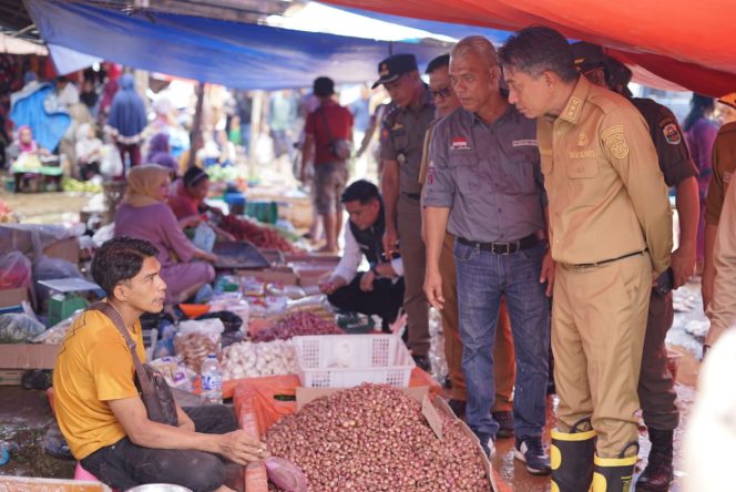 
					Hari Pertama Kerja, Wakil Bupati Muaro Jambi Jun Mahir Sidak ke Pasar Sengeti dan Dinsos PPPA