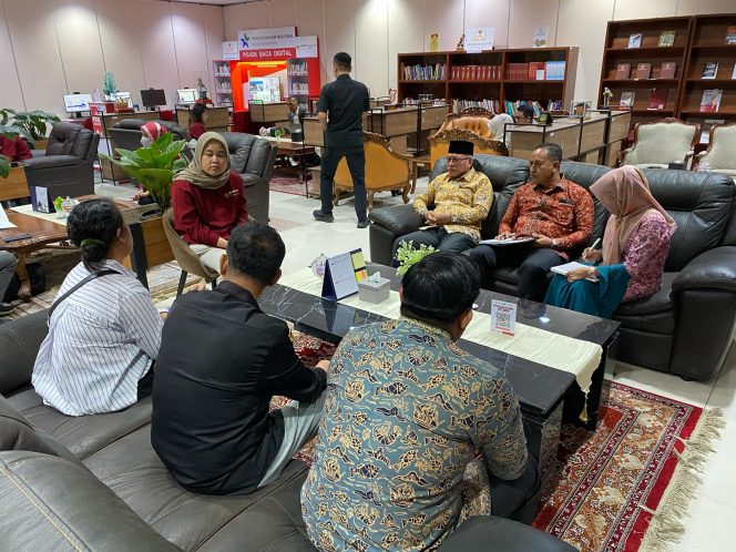 
					Ketua DPRD Kabupaten Muaro Jambi Aidi Hatta Menggelar Rapat Bersama MENPAN-RB