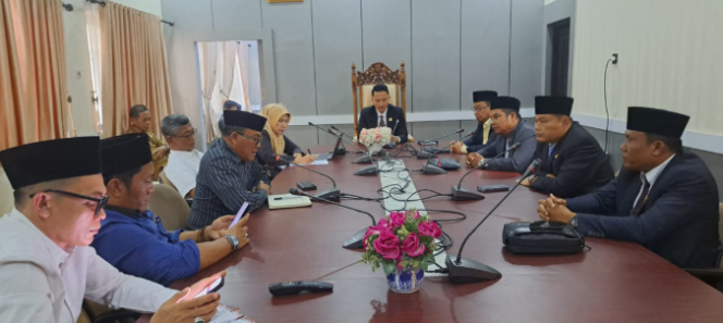 
					DPRD Muaro Jambi Gelar Hearing Terkait Penolakan Kades Kota Karang terhadap Evaluasi APBD 2024
