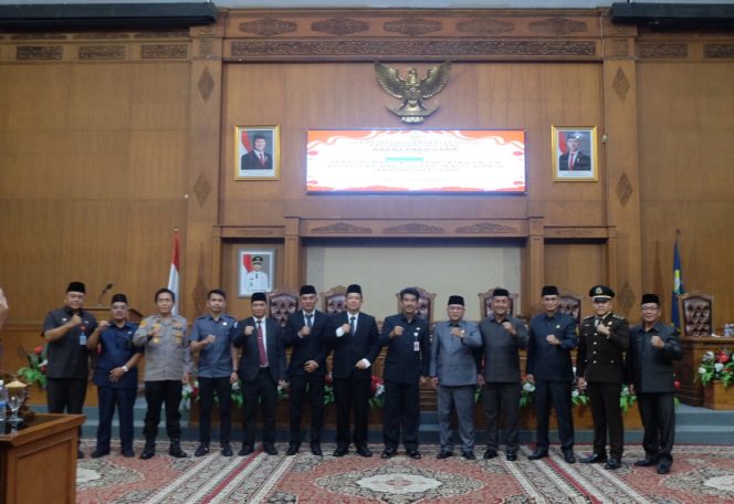
					DPRD Muaro Jambi Gelar Paripurna Penetapan BBS -Jun Mahir Jadi Bupati dan Wakil Bupati Periode 2025 – 2030