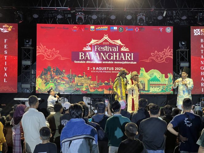 
					Festival Batanghari 2025 Resmi Dibuka, Wak Kocai Pecahkan Panggung Pembukaan