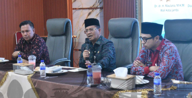 
					Kunjungan ke Perumdam Tirta Mayang, Wali Kota Jambi Tekankan Respons Cepat atas Pengaduan Masyarakat