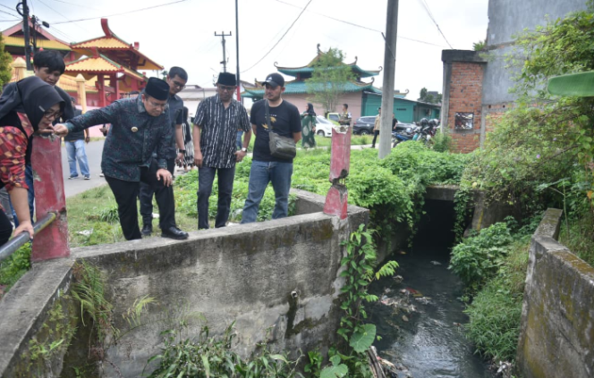 
					Menghadapi Ancaman Banjir, Wali Kota Maulana Turun Langsung ke Titik Rawan