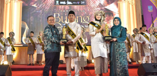 
					Grand Final Bujang Gadis Kota Jambi: Panggung Lahirnya Generasi Muda Berdaya Saing