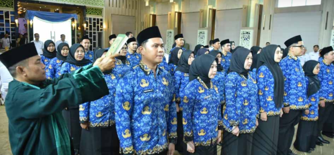 
					Di Tengah Krisis Regenerasi ASN, Kota Jambi Lantik 43 PNS Baru dengan Penekanan pada Meritokrasi
