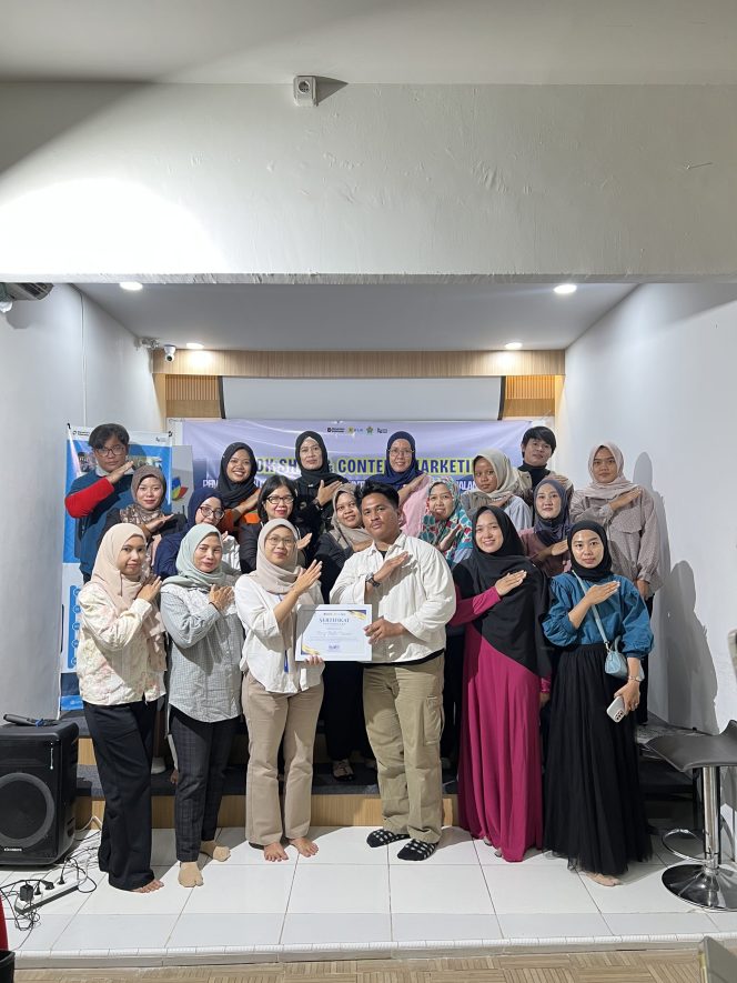 
					Dari Sekadar Scroll FYP Jadi Cuan, 25 UMKM Jambi Praktik Bikin Konten dan Live TikTok