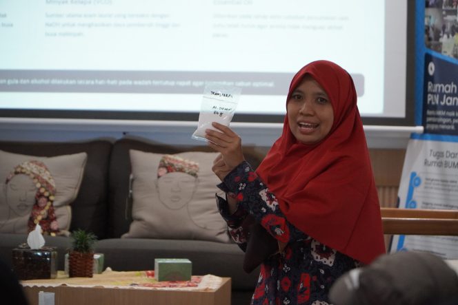 
					Inklusif Berkarya, Rumah BUMN Jambi dan GERKATIN Latih 17 Teman Tuli Membuat Sabun Handmade