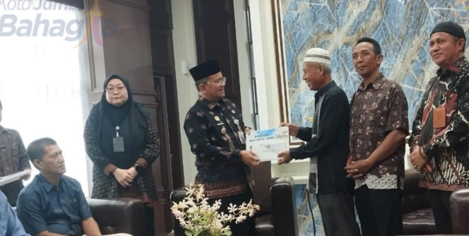 
					Pemkot Jambi Salurkan Bantuan untuk Tiga Tempat Ibadah, Perkuat Sarana Keagamaan dan Kerukunan Umat