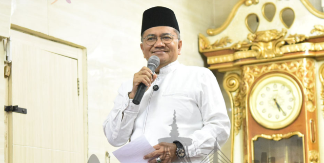 
					Wujudkan Pemerintahan yang Responsif, Wali Kota Jambi Maulana Subuh Keliling hingga Berikan Bantuan Rumah Ambruk