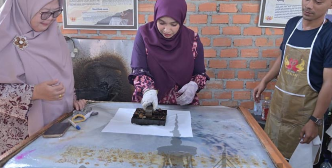 
					Melestarikan Warisan, Membangun Masa Depan: Dekranasda Kota Jambi Dorong Generasi Muda Menjadi Wirausaha Batik