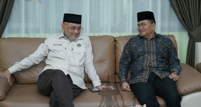 
					Kepulangan Para Tamu Allah: Wali Kota Maulana dan Menteri Haji Sambut 444 Jamaah Haji Asal Jambi