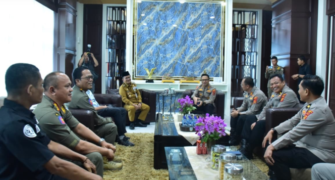
					Jambi Memperkuat Pertahanan Kota dari Dua Risiko: Gangguan Kamtibmas dan Ancaman Kebakaran